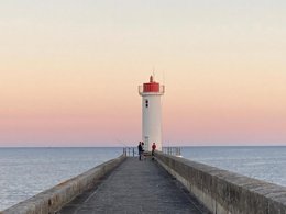 Camping Pas Cher vous présente avec son site Officiel campingpascher.fr, le Camping Lizoé - Entre Pierres Et Mer classé 3 étoiles, situé sur la commune de Pont Croix dans le département Finistère (Bretagne) en France. Le camping Lizoé - Entre Pierres Et Mer, vous présente un hébergement de type mobil-home de 30 m² pour 4 personnes et télévision. Le camping Lizoé - Entre Pierres Et Mer vous propose du mardi 28 avril au mardi 05 mai 2026, en promotion à -10% pour 7 nuits à 450,90 € au lieu de 501,0 € soit une Économie de 50,10 €. Cette location propose 136 dates différentes pour réserver votre séjour. Découvrez également les 9 autres gammes d'hébergements du camping. Les Avis clients pour le Camping Lizoé - Entre Pierres Et Mer sont excellents avec une note moyenne de 9 sur 10. Piscine chauffée, Piscine couverte, Aire de jeux enfants, Pétanque, Structure gonflable enfants, Terrain multisports, Dépôt de pain, Snack/Bar,... En savoir plus : cliquez-ICI.