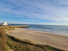 Camping Pas Cher vous présente avec son site Officiel campingpascher.fr, le Camping Lizoé - Entre Pierres Et Mer classé 3 étoiles, situé sur la commune de Pont Croix dans le département Finistère (Bretagne) en France. Le camping Lizoé - Entre Pierres Et Mer, vous présente un hébergement de type mobil-home de 6 m². Le camping Lizoé - Entre Pierres Et Mer vous propose du mardi 28 avril au mardi 05 mai 2026, en promotion à -10% pour 7 nuits à 178,20 € au lieu de 198,0 € soit une Économie de 19,80 €. Cette location propose 105 dates différentes pour réserver votre séjour. Découvrez également les 9 autres gammes d'hébergements du camping. Les Avis clients pour le Camping Lizoé - Entre Pierres Et Mer sont excellents avec une note moyenne de 9 sur 10. Piscine chauffée, Piscine couverte, Aire de jeux enfants, Pétanque, Structure gonflable enfants, Terrain multisports, Dépôt de pain, Snack/Bar,... En savoir plus : cliquez-ICI.