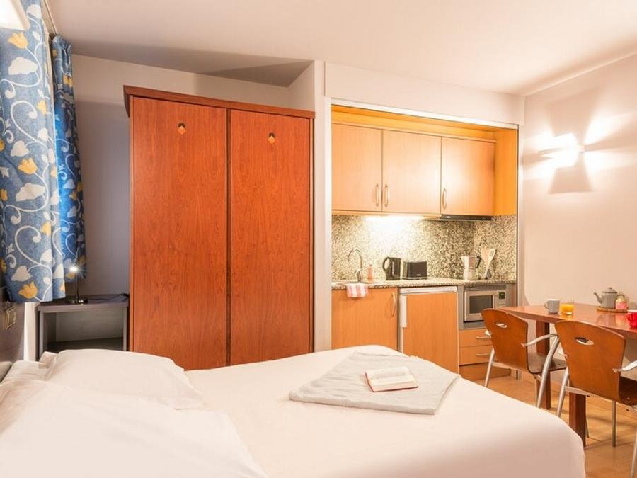 Camping Pas Cher vous présente avec son site Officiel campingpascher.fr, le Village vacances Pierre & Vacances Residence Pas De La Casa Alaska, situé sur la commune de Pas De La Casa dans le département Andorre (Andorre) en Andorre. Le village vacances Pierre & Vacances Residence Pas De La Casa Alaska, vous présente un hébergement de type studio de 28 m² avec climatisation et télévision. Le village vacances Pierre & Vacances Residence Pas De La Casa Alaska vous propose du dimanche 13 décembre au dimanche 20 décembre 2026 pour 7 nuits à 465€. Cette location propose 87 dates différentes pour réserver votre séjour. Découvrez également les 5 autres gammes d'hébergements du village vacances. Piscine, Bar, Restaurant,... En savoir plus : cliquez-ICI.