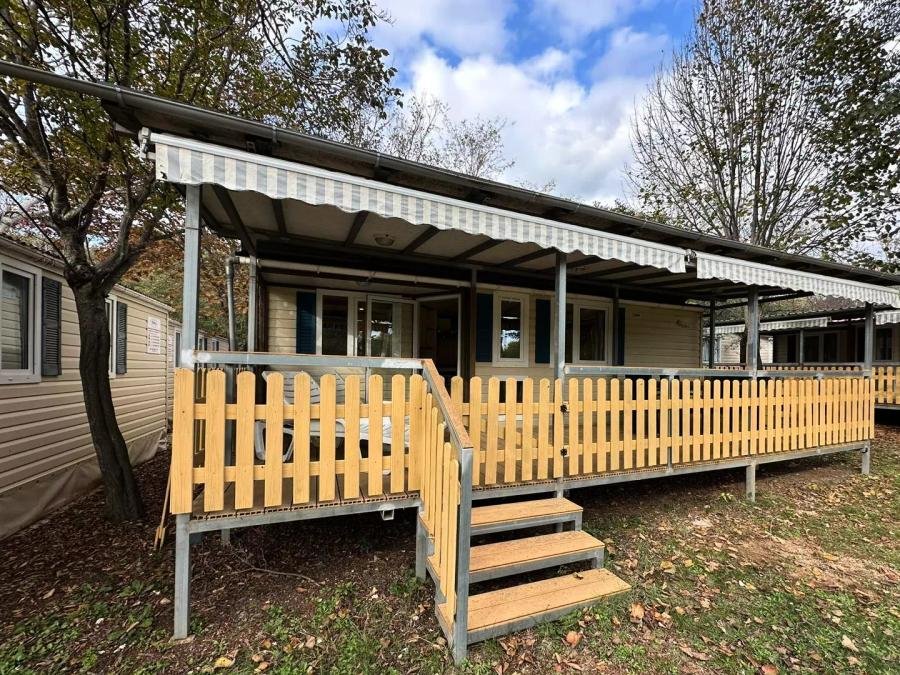 Camping Pas Cher vous présente avec son site Officiel campingpascher.fr, le Camping Bi Village, situé sur la commune de Fazana dans le département Istrie (Istrie) en Croatie. Le camping Bi Village, vous présente un hébergement de type mobil-home de 32 m² avec climatisation et télévision. Le camping Bi Village vous proposeun séjour PAS CHER avec une REMISEdu dimanche 14 juin au dimanche 21 juin 2026, en promotion à -45% pour 7 nuits à 369 € au lieu de 670,91 € soit une Économie de 301,91 €. Cette location propose 42 dates différentes pour réserver votre séjour. Découvrez également les 12 autres gammes d'hébergements du camping. Bassin enfant, Piscine extérieure, Animation enfants, Club enfants, Aire de jeux enfants, Canoë-kayak, Centre équestre, Club enfant de nuit, Court de tennis, Escalade, Golf, Ping-pong, Piscine, Pétanque, Structure gonflable enfants, Terrain de football, Terrain de volley-ball, Terrain multisports, Bar, Plats à emporter, Restaurant, Snack/Bar, Épicerie,... En savoir plus : cliquez-ICI.