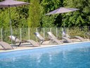 Camping Pas Cher vous présente avec son site Officiel campingpascher.fr, le Village vacances La Du Château De Jouarres classé 3 étoiles, situé sur la commune de Azille dans le département Aude (Languedoc Roussillon) en France. Le village vacances La Du Château De Jouarres, vous présente un hébergement de type studio de 34 m² et télévision. Le village vacances La Du Château De Jouarres vous propose du jeudi 24 septembre au jeudi 01 octobre 2026, en promotion à -15% pour 7 nuits à 252,45 € au lieu de 297,0 € soit une Économie de 44,55 €. Cette location propose 84 dates différentes pour réserver votre séjour. Découvrez également les 7 autres gammes d'hébergements du village vacances. Piscine extérieure, Club enfants, Aire de jeux enfants, Bar, Restaurant, Supermarché,... En savoir plus : cliquez-ICI.