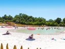 Camping Pas Cher vous présente avec son site Officiel campingpascher.fr, le Établissement La Garangeoire, situé sur la commune de Saint Julien Des Landes dans le département Vendée (Pays De La Loire) en France. L'établissement La Garangeoire vous propose un hébergement de type mobil-home de 56 m². L'établissement vous propose 3 autres types d'hébergements. Découvrez tous nos séjours à petits prix dans la commune et aux alentours de Saint Julien Des Landes du département : Vendée (Pays De La Loire).... En savoir plus : cliquez-ICI.