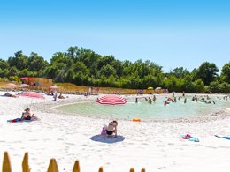Camping Pas Cher vous présente avec son site Officiel campingpascher.fr, le Établissement La Garangeoire, situé sur la commune de Saint Julien Des Landes dans le département Vendée (Pays De La Loire) en France. L'établissement La Garangeoire vous propose un hébergement de type mobil-home de 56 m². L'établissement vous propose 3 autres types d'hébergements. Découvrez tous nos séjours à petits prix dans la commune et aux alentours de Saint Julien Des Landes du département : Vendée (Pays De La Loire).... En savoir plus : cliquez-ICI.
