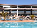 Camping Pas Cher vous présente avec son site Officiel campingpascher.fr, le Village vacances Pierre & Vacances Premium Residence Horizon Golf classé 4 étoiles, situé sur la commune de Saint Cyprien dans le département Pyrénées-orientales (Languedoc Roussillon) en France. Le village vacances Pierre & Vacances Premium Residence Horizon Golf, vous présente un hébergement de type appartement de 38 m² avec climatisation et télévision. Le village vacances Pierre & Vacances Premium Residence Horizon Golf vous propose du dimanche 15 novembre au dimanche 22 novembre 2026 pour 7 nuits à 511€. Cette location propose 255 dates différentes pour réserver votre séjour. Découvrez également les 6 autres gammes d'hébergements du village vacances. Piscine chauffée, Piscine extérieure, Aire de jeux enfants, Baby-foot, Golf, Ping-pong, Pétanque, Bar, Restaurant, Snack/Bar,... En savoir plus : cliquez-ICI.