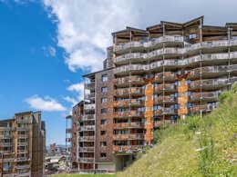 Camping Pas Cher vous présente avec son site Officiel campingpascher.fr, le Village vacances Pierre & Vacances Residence Électra classé 3 étoiles, situé sur la commune de Avoriaz dans le département Haute-savoie (Rhône Alpes) en France. Le village vacances Pierre & Vacances Residence Électra, vous présente un hébergement de type appartement de 44 m² pour 1 personne et télévision. Le village vacances Pierre & Vacances Residence Électra vous propose du vendredi 03 juillet au vendredi 10 juillet 2026 pour 7 nuits à 585€. Cette location propose 9 dates différentes pour réserver votre séjour. Découvrez également les 4 autres gammes d'hébergements du village vacances.... En savoir plus : cliquez-ICI.