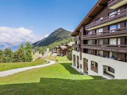 Camping Pas Cher vous présente avec son site Officiel campingpascher.fr, la Résidence Pierre & Vacances Residence Le Quartz classé 3 étoiles, située sur la commune de La Plagne-tarentaise dans le département Savoie (Rhône Alpes) en France. La résidence Pierre & Vacances Residence Le Quartz, vous présente un hébergement de type appartement et télévision. La résidence Pierre & Vacances Residence Le Quartz vous propose du sam. 04 juillet au sam. 11 juillet 2026 pour 7 nuits à 454€. Cette location propose 50 dates différentes pour réserver votre séjour. Découvrez également les 1 autres gammes d'hébergements de la résidence. Escalade, Bar, Restaurant, Supermarché,... En savoir plus : cliquez-ICI.