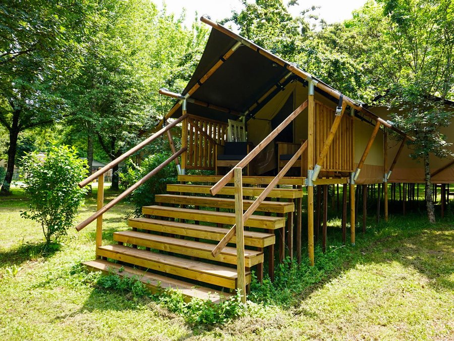 Camping Pas Cher vous présente avec son site Officiel campingpascher.fr, le Établissement Vodatent Pittoresque, situé sur la commune de Saint Parthem dans le département Aveyron (Midi-pyrénées) en France. L'établissement Vodatent Pittoresque vous propose un hébergement de type tente toile et bois de 13 m². L'établissement vous propose 11 autres types d'hébergements. Découvrez tous nos séjours à petits prix dans la commune et aux alentours de Saint Parthem du département : Aveyron (Midi-pyrénées).... En savoir plus : cliquez-ICI.