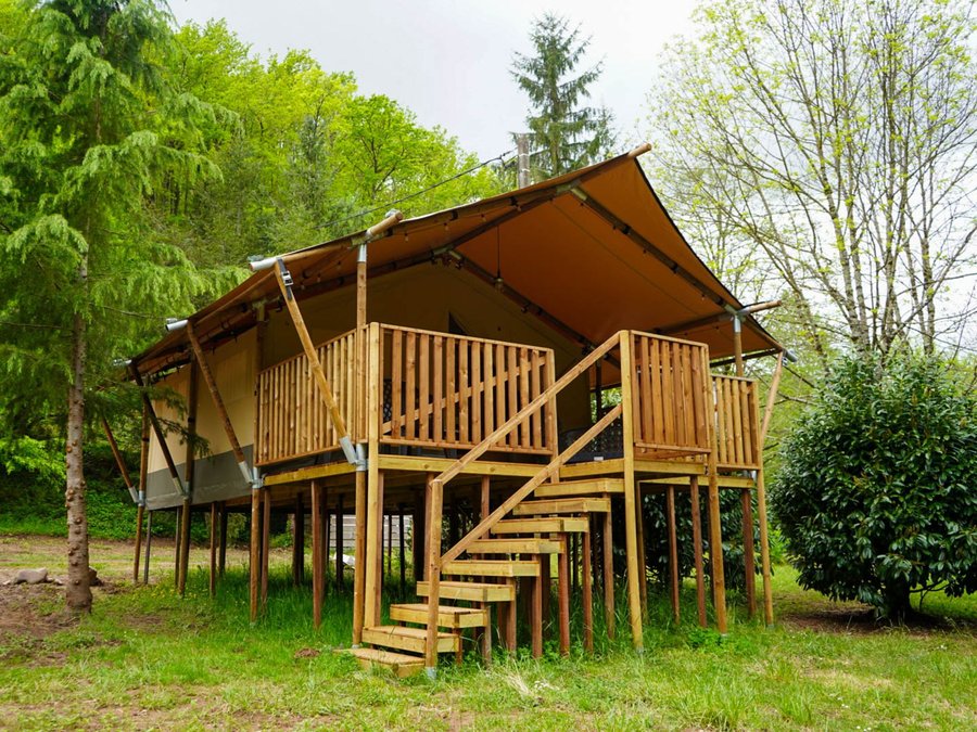Camping Pas Cher vous présente avec son site Officiel campingpascher.fr, le Établissement Vodatent Pittoresque, situé sur la commune de Saint Parthem dans le département Aveyron (Midi-pyrénées) en France. L'établissement Vodatent Pittoresque vous propose un hébergement de type tente toile et bois de 40 m². L'établissement vous propose 11 autres types d'hébergements. Découvrez tous nos séjours à petits prix dans la commune et aux alentours de Saint Parthem du département : Aveyron (Midi-pyrénées).... En savoir plus : cliquez-ICI.