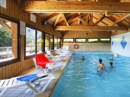 Camping Pas Cher vous présente avec son site Officiel campingpascher.fr, le Village vacances Goélia Les Chalets Des Cimes, situé sur la commune de La Toussuire dans le département Savoie (Rhône Alpes) en France. Le village vacances Goélia Les Chalets Des Cimes, vous présente un hébergement de type appartement de 30 m² pour 4 personnes et télévision. Le village vacances Goélia Les Chalets Des Cimes vous propose du sam. 20 mars au sam. 27 mars 2027, en promotion à -10% pour 7 nuits à 315 € au lieu de 350,0 € soit une Économie de 35 €. Cette location propose 10 dates différentes pour réserver votre séjour. Découvrez également les 4 autres gammes d'hébergements du village vacances. Piscine chauffée, Piscine couverte, Randonnée, Salle de fitness,... En savoir plus : cliquez-ICI.