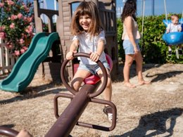 Camping Pas Cher vous présente avec son site Officiel campingpascher.fr, le Village vacances Le Mimose Family Resort classé 4 étoiles, situé sur la commune de Porto Sant Elpidio dans le département Fermo (Les Marches) en Italie. Le village vacances Le Mimose Family Resort, vous présente un hébergement de type bungalow de 50 m² avec climatisation et télévision. Le village vacances Le Mimose Family Resort vous propose du sam. 06 juin au sam. 13 juin 2026 pour 7 nuits à 607.07€. Cette location propose 71 dates différentes pour réserver votre séjour. Découvrez également les 9 autres gammes d'hébergements du village vacances. Mer, Piscine extérieure, Animations familiales, Club enfants, Aire de jeux enfants, Court de tennis, Planche à voile, Ski nautique, Terrain de beach-volley, Bar, Pizzeria, Restaurant, Snack/Bar, Épicerie,... En savoir plus : cliquez-ICI.