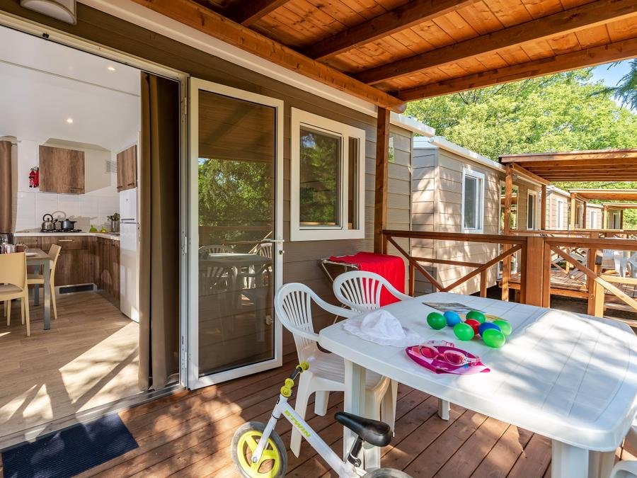 Camping Pas Cher vous présente avec son site Officiel campingpascher.fr, le Camping Il Poggetto classé 3 étoiles, situé sur la commune de Cellai dans le département Florence (Toscane) en Italie. Le camping Il Poggetto, vous présente un hébergement de type caravane de 20 m² avec climatisation. Le camping Il Poggetto vous propose du lundi 24 août au lundi 31 août 2026 pour 7 nuits à 1050€. Cette location propose 69 dates différentes pour réserver votre séjour. Découvrez également les 13 autres gammes d'hébergements du camping. Les Avis clients pour le Camping Il Poggetto sont excellents avec une note moyenne de 10 sur 10. Piscine extérieure, Animation enfants, Club enfants, Centre équestre, Cyclisme, Ping-pong, Randonnée, Terrain de football, Terrain de volley-ball, Terrain multisports, Bar, Plats à emporter, Restaurant, Snack/Bar, Épicerie,... En savoir plus : cliquez-ICI.