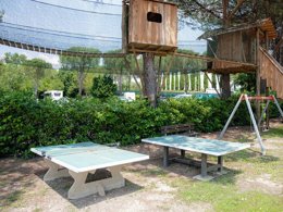 Camping Pas Cher vous présente avec son site Officiel campingpascher.fr, le Camping Il Poggetto classé 3 étoiles, situé sur la commune de Cellai dans le département Florence (Toscane) en Italie. Le camping Il Poggetto, vous présente un hébergement de type caravane de 20 m² avec climatisation. Le camping Il Poggetto vous propose du sam. 28 mars au sam. 04 avril 2026 pour 7 nuits à 1050€. Cette location propose 140 dates différentes pour réserver votre séjour. Découvrez également les 12 autres gammes d'hébergements du camping. Les Avis clients pour le Camping Il Poggetto sont excellents avec une note moyenne de 10 sur 10. Piscine extérieure, Animation enfants, Club enfants, Centre équestre, Cyclisme, Ping-pong, Randonnée, Terrain de football, Terrain de volley-ball, Terrain multisports, Bar, Plats à emporter, Restaurant, Snack/Bar, Épicerie,... En savoir plus : cliquez-ICI.