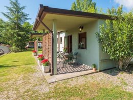 Camping Pas Cher vous présente avec son site Officiel campingpascher.fr, le Camping Il Poggetto classé 3 étoiles, situé sur la commune de Cellai dans le département Florence (Toscane) en Italie. Le camping Il Poggetto, vous présente un hébergement de type bungalow de 20 m² avec climatisation. Le camping Il Poggetto vous propose du mercredi 01 avril au mercredi 08 avril 2026 pour 7 nuits à 791€. Cette location propose 120 dates différentes pour réserver votre séjour. Découvrez également les 12 autres gammes d'hébergements du camping. Les Avis clients pour le Camping Il Poggetto sont excellents avec une note moyenne de 10 sur 10. Piscine extérieure, Animation enfants, Club enfants, Centre équestre, Cyclisme, Ping-pong, Randonnée, Terrain de football, Terrain de volley-ball, Terrain multisports, Bar, Plats à emporter, Restaurant, Snack/Bar, Épicerie,... En savoir plus : cliquez-ICI.