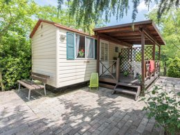 Camping Pas Cher vous présente avec son site Officiel campingpascher.fr, le Camping Il Poggetto classé 3 étoiles, situé sur la commune de Cellai dans le département Florence (Toscane) en Italie. Le camping Il Poggetto, vous présente un hébergement de type chambre avec climatisation. Le camping Il Poggetto vous propose du sam. 28 mars au sam. 04 avril 2026 pour 7 nuits à 441€. Cette location propose 190 dates différentes pour réserver votre séjour. Découvrez également les 12 autres gammes d'hébergements du camping. Les Avis clients pour le Camping Il Poggetto sont excellents avec une note moyenne de 10 sur 10. Piscine extérieure, Animation enfants, Club enfants, Centre équestre, Cyclisme, Ping-pong, Randonnée, Terrain de football, Terrain de volley-ball, Terrain multisports, Bar, Plats à emporter, Restaurant, Snack/Bar, Épicerie,... En savoir plus : cliquez-ICI.