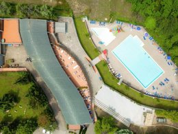 Camping Pas Cher vous présente avec son site Officiel campingpascher.fr, le Camping Il Poggetto classé 3 étoiles, situé sur la commune de Cellai dans le département Florence (Toscane) en Italie. Le camping Il Poggetto, vous présente un hébergement de type appartement avec climatisation. Le camping Il Poggetto vous propose du sam. 28 mars au sam. 04 avril 2026 pour 7 nuits à 805€. Cette location propose 190 dates différentes pour réserver votre séjour. Découvrez également les 12 autres gammes d'hébergements du camping. Les Avis clients pour le Camping Il Poggetto sont excellents avec une note moyenne de 10 sur 10. Piscine extérieure, Animation enfants, Club enfants, Centre équestre, Cyclisme, Ping-pong, Randonnée, Terrain de football, Terrain de volley-ball, Terrain multisports, Bar, Plats à emporter, Restaurant, Snack/Bar, Épicerie,... En savoir plus : cliquez-ICI.