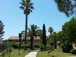 Camping Pas Cher vous présente avec son site Officiel campingpascher.fr, le Village vacances Sognu Di Mare classé 3 étoiles, situé sur la commune de Linguizzetta dans le département Corse Du Nord (Corse) en France. Le village vacances Sognu Di Mare, vous présente un hébergement de type appartement pour 4 personnes. Le village vacances Sognu Di Mare vous propose du sam. 19 septembre au sam. 26 septembre 2026, en promotion à -29% pour 7 nuits à 281,35 € au lieu de 398,8 € soit une Économie de 117,45 €. Cette location propose 17 dates différentes pour réserver votre séjour. Découvrez également les 5 autres gammes d'hébergements du village vacances. Mer, Piscine extérieure, Animations familiales, Club enfants, Aire de jeux enfants, Centre équestre, Cyclisme, Ping-pong, Pétanque, Randonnée, Sports nautiques, Dépôt de pain, Restaurant, Snack/Bar, Supermarché, Épicerie,... En savoir plus : cliquez-ICI.