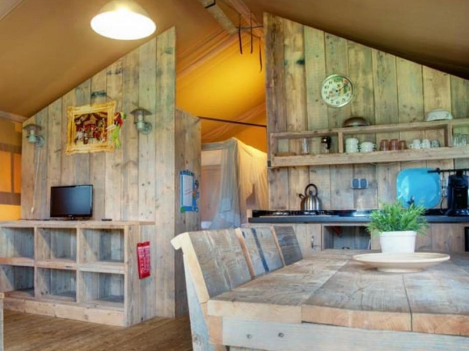 Cliquez pour découvrir toutes les photos de l'HÉBERGEMENT ! chalet - établissement Recreatiepark Den Blanken photo 3