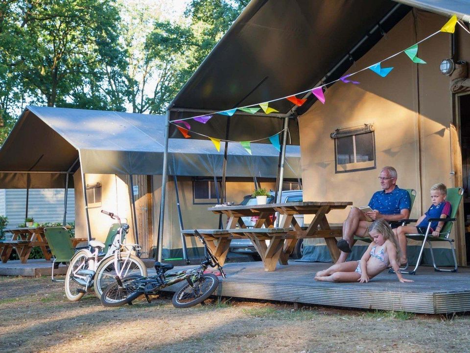 Cliquez pour découvrir toutes les photos de l'HÉBERGEMENT ! tente toile et bois - établissement Recreatiepark Den Blanken photo 4