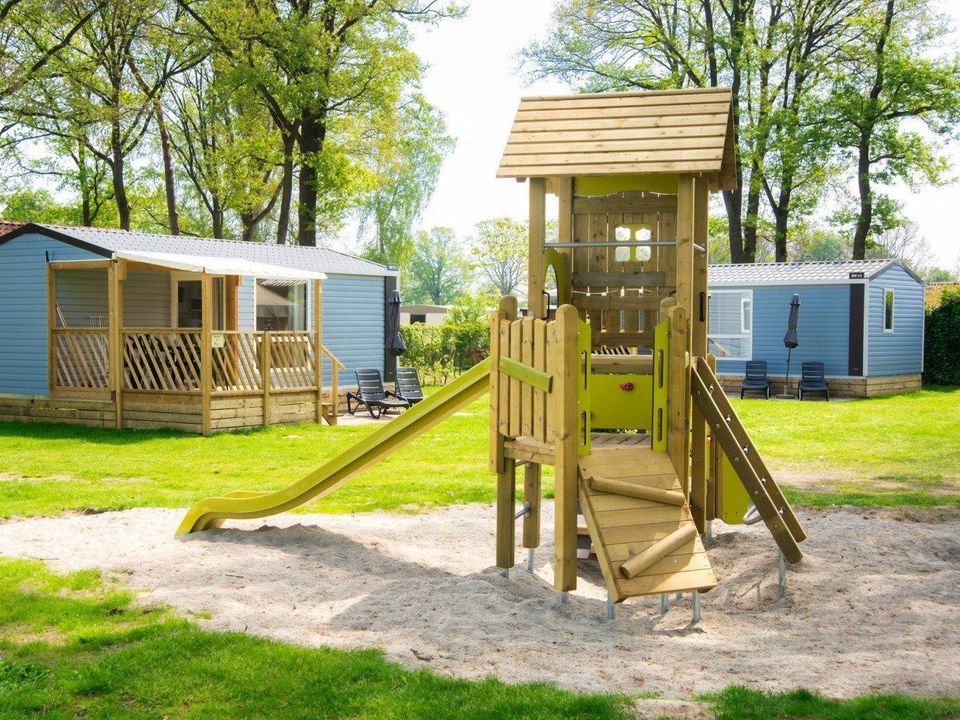 Camping Pas Cher vous présente avec son site Officiel campingpascher.fr, le Établissement Recreatiepark Den Blanken, situé sur la commune de Neede dans le département Berkelland (Gueldre) au Pays-bas. L'établissement Recreatiepark Den Blanken vous propose un hébergement de type chalet. L'établissement vous propose 7 autres types d'hébergements. Découvrez tous nos séjours à petits prix dans la commune et aux alentours de Neede du département : Berkelland (Gueldre).... En savoir plus : cliquez-ICI.