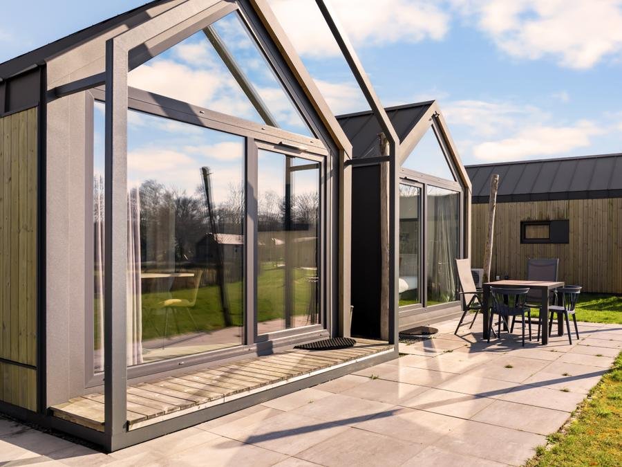 Camping Pas Cher vous présente avec son site Officiel campingpascher.fr, le Village vacances Vakantiehoeve Si-Es-An, situé sur la commune de Balkbrug dans le département Hardenberg (Overijssel) au Pays-bas. Le village vacances Vakantiehoeve Si-Es-An, vous présente un hébergement de type maison avec climatisation et télévision. Le village vacances Vakantiehoeve Si-Es-An vous propose du lundi 28 septembre au lundi 05 octobre 2026 pour 7 nuits à 576€. Cette location propose 424 dates différentes pour réserver votre séjour. Découvrez également les 13 autres gammes d'hébergements du village vacances. Animation enfants, Aire de jeux enfants, Centre équestre, Golf, Structure gonflable enfants, Terrain de basketball, Terrain de football, Restaurant, Snack/Bar,... En savoir plus : cliquez-ICI.