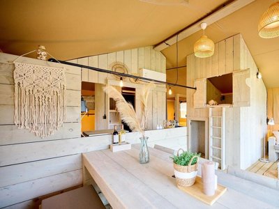 Cliquez pour découvrir toutes les photos de l'HÉBERGEMENT ! tente en toile et bois - Vakantiehoeve Si-Es-An photo 2