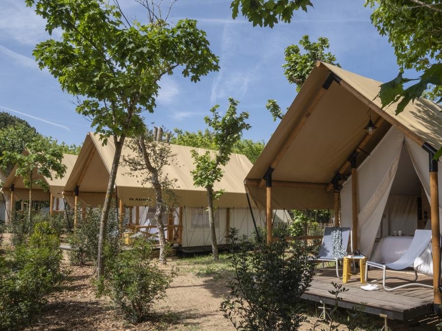 Camping Pas Cher vous présente avec son site Officiel campingpascher.fr, le Camping Wecamp San Sebastian classé 3 étoiles, situé sur la commune de San Sebastian dans le département Guipuscoa (Pays Basque) en Espagne. Le camping Wecamp San Sebastian, vous présente un hébergement de type tente. Le camping Wecamp San Sebastian vous propose du mercredi 30 décembre au mercredi 06 janvier 2027 pour 7 nuits à 818.1€. Cette location propose 157 dates différentes pour réserver votre séjour. Découvrez également les 3 autres gammes d'hébergements du camping. Piscine extérieure, Animations familiales, Club enfants, Aire de jeux enfants, Terrain multisports, Bar, Restaurant, Épicerie,... En savoir plus : cliquez-ICI.