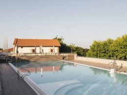 Camping Pas Cher vous présente avec son site Officiel campingpascher.fr, le Camping Wecamp San Sebastian classé 3 étoiles, situé sur la commune de San Sebastian dans le département Guipuscoa (Pays Basque) en Espagne. Le camping Wecamp San Sebastian vous propose un hébergement de type tente. L'établissement vous propose 3 autres types d'hébergements. Découvrez tous nos séjours à petits prix dans la commune et aux alentours de San Sebastian du département : Guipuscoa (Pays Basque). Piscine extérieure, Animations familiales, Club enfants, Aire de jeux enfants, Terrain multisports, Bar, Restaurant, Épicerie,... En savoir plus : cliquez-ICI.