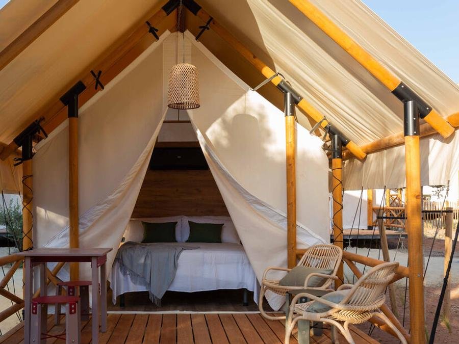 Camping Pas Cher vous présente avec son site Officiel campingpascher.fr, le Camping Wecamp Cabo De Gata classé 3 étoiles, situé sur la commune de Las Negras dans le département Almería (Andalousie) en Espagne. Le camping Wecamp Cabo De Gata, vous présente un hébergement de type tente. Le camping Wecamp Cabo De Gata vous propose du dimanche 29 novembre au dimanche 06 décembre 2026 pour 7 nuits à 418€. Cette location propose 187 dates différentes pour réserver votre séjour. Découvrez également les 9 autres gammes d'hébergements du camping. Piscine extérieure, Animations familiales, Club ados, Club enfants, Aire de jeux enfants, Terrain multisports, Bar, Restaurant, Épicerie,... En savoir plus : cliquez-ICI.