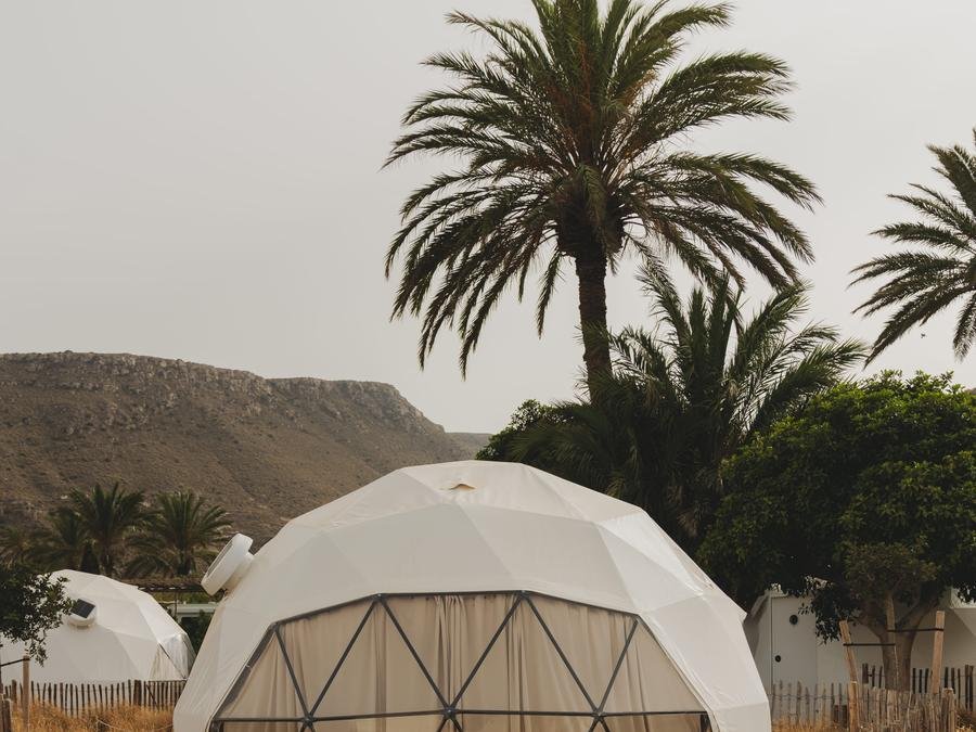 Camping Pas Cher vous présente avec son site Officiel campingpascher.fr, le Camping Wecamp Cabo De Gata classé 3 étoiles, situé sur la commune de Las Negras dans le département Almería (Andalousie) en Espagne. Le camping Wecamp Cabo De Gata, vous présente un hébergement de type tente. Le camping Wecamp Cabo De Gata vous propose du mercredi 11 novembre au mercredi 18 novembre 2026 pour 7 nuits à 338€. Cette location propose 204 dates différentes pour réserver votre séjour. Découvrez également les 9 autres gammes d'hébergements du camping. Piscine extérieure, Animations familiales, Club ados, Club enfants, Aire de jeux enfants, Terrain multisports, Bar, Restaurant, Épicerie,... En savoir plus : cliquez-ICI.
