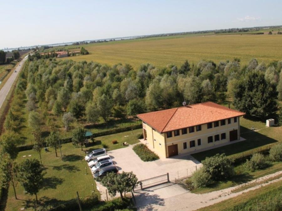 Camping Pas Cher vous présente avec son site Officiel campingpascher.fr, le Camping Glamping Tenuta Regina, situé sur la commune de Palazzolo Dello Stella dans le département Udine (Frioul Vénétie Julienne) en Italie. Le camping Glamping Tenuta Regina vous propose un hébergement de type appartement de 45 m² (télévision). L'établissement vous propose 5 autres types d'hébergements. Découvrez tous nos séjours à petits prix dans la commune et aux alentours de Palazzolo Dello Stella du département : Udine (Frioul Vénétie Julienne). Piscine extérieure, Restaurant,... En savoir plus : cliquez-ICI.