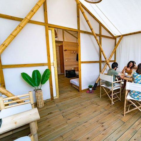 Cliquez pour découvrir toutes les photos de l'HÉBERGEMENT ! tente toile et bois - Kampaoh Isla Cristina photo 2