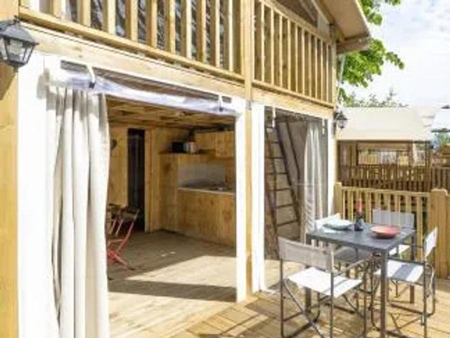 Camping Pas Cher vous présente avec son site Officiel campingpascher.fr, le Camping Lago Idro Glamping Boutique classé 5 étoiles, situé sur la commune de Anfo dans le département Brescia (Lombardie) en Italie. Le camping Lago Idro Glamping Boutique, vous présente un hébergement de type tente de 30 m². Le camping Lago Idro Glamping Boutique vous propose du lundi 28 septembre au lundi 05 octobre 2026 pour 7 nuits à 413€. Cette location propose 42 dates différentes pour réserver votre séjour. Découvrez également les 13 autres gammes d'hébergements du camping. Les Avis clients pour le Camping Lago Idro Glamping Boutique sont excellents avec une note moyenne de 9 sur 10. Piscine extérieure, Animation enfants, Club enfants, Aire de jeux enfants, Canoë-kayak, Paddle, Planche à voile, Terrain de football, Restaurant, Supermarché,... En savoir plus : cliquez-ICI.