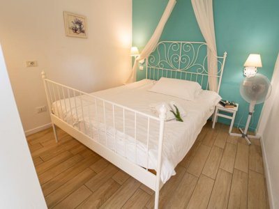 Cliquez pour découvrir toutes les photos de l'HÉBERGEMENT ! studio - Sivinos Boutique photo 3
