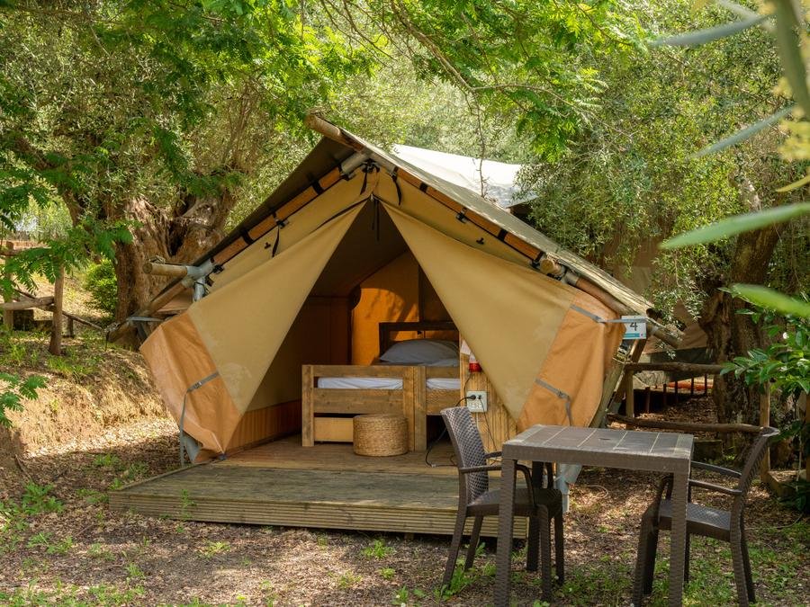 Camping Pas Cher vous présente avec son site Officiel campingpascher.fr, le Camping Vallicella Glamping Resort classé 3 étoiles, situé sur la commune de Scarlino dans le département Grosseto (Toscane) en Italie. Le camping Vallicella Glamping Resort, vous présente un hébergement de type tente de 8 m². Le camping Vallicella Glamping Resort vous propose du lundi 21 septembre au lundi 28 septembre 2026 pour 7 nuits à 161€. Cette location propose 116 dates différentes pour réserver votre séjour. Découvrez également les 17 autres gammes d'hébergements du camping. Les Avis clients pour le Camping Vallicella Glamping Resort sont excellents avec une note moyenne de 10 sur 10. Piscine extérieure, Animation enfants, Animations familiales, Club enfants, Aire de jeux enfants, Terrain de volley-ball, Terrain multisports, Bar, Restaurant, Épicerie,... En savoir plus : cliquez-ICI.