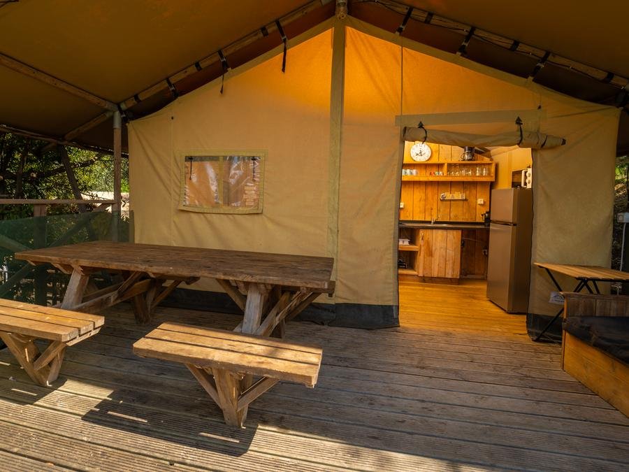 Camping Pas Cher vous présente avec son site Officiel campingpascher.fr, le Camping Vallicella Glamping Resort classé 3 étoiles, situé sur la commune de Scarlino dans le département Grosseto (Toscane) en Italie. Le camping Vallicella Glamping Resort, vous présente un hébergement de type tente de 38 m² pour 2 personnes. Le camping Vallicella Glamping Resort vous propose du lundi 21 septembre au lundi 28 septembre 2026 pour 7 nuits à 385€. Cette location propose 52 dates différentes pour réserver votre séjour. Découvrez également les 17 autres gammes d'hébergements du camping. Les Avis clients pour le Camping Vallicella Glamping Resort sont excellents avec une note moyenne de 10 sur 10. Piscine extérieure, Animation enfants, Animations familiales, Club enfants, Aire de jeux enfants, Terrain de volley-ball, Terrain multisports, Bar, Restaurant, Épicerie,... En savoir plus : cliquez-ICI.