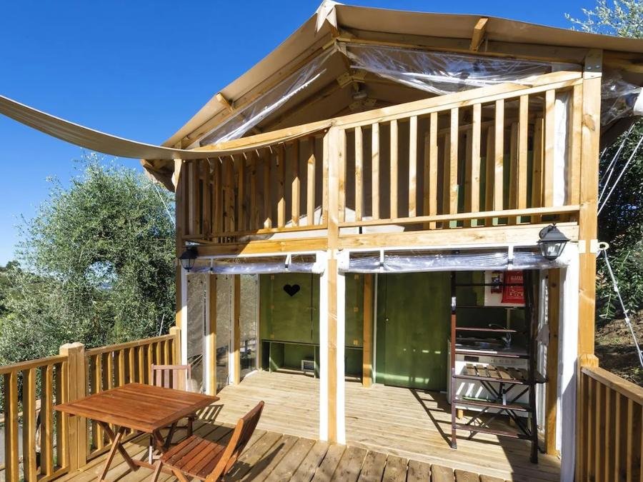 Camping Pas Cher vous présente avec son site Officiel campingpascher.fr, le Camping Vallicella Glamping Resort classé 3 étoiles, situé sur la commune de Scarlino dans le département Grosseto (Toscane) en Italie. Le camping Vallicella Glamping Resort, vous présente un hébergement de type tente de 24 m². Le camping Vallicella Glamping Resort vous propose du lundi 21 septembre au lundi 28 septembre 2026 pour 7 nuits à 343€. Cette location propose 59 dates différentes pour réserver votre séjour. Découvrez également les 17 autres gammes d'hébergements du camping. Les Avis clients pour le Camping Vallicella Glamping Resort sont excellents avec une note moyenne de 10 sur 10. Piscine extérieure, Animation enfants, Animations familiales, Club enfants, Aire de jeux enfants, Terrain de volley-ball, Terrain multisports, Bar, Restaurant, Épicerie,... En savoir plus : cliquez-ICI.