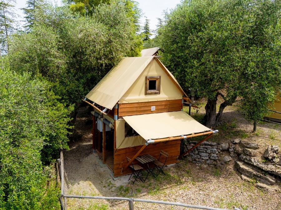 Camping Pas Cher vous présente avec son site Officiel campingpascher.fr, le Camping Vallicella Glamping Resort classé 3 étoiles, situé sur la commune de Scarlino dans le département Grosseto (Toscane) en Italie. Le camping Vallicella Glamping Resort, vous présente un hébergement de type tente de 11 m² pour 2 personnes. Le camping Vallicella Glamping Resort vous propose du lundi 21 septembre au lundi 28 septembre 2026 pour 7 nuits à 161€. Cette location propose 109 dates différentes pour réserver votre séjour. Découvrez également les 17 autres gammes d'hébergements du camping. Les Avis clients pour le Camping Vallicella Glamping Resort sont excellents avec une note moyenne de 10 sur 10. Piscine extérieure, Animation enfants, Animations familiales, Club enfants, Aire de jeux enfants, Terrain de volley-ball, Terrain multisports, Bar, Restaurant, Épicerie,... En savoir plus : cliquez-ICI.