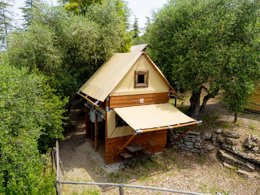 Camping Pas Cher vous présente avec son site Officiel campingpascher.fr, le Camping Vallicella Glamping Resort classé 3 étoiles, situé sur la commune de Scarlino dans le département Grosseto (Toscane) en Italie. Le camping Vallicella Glamping Resort, vous présente un hébergement de type tente de 11 m² pour 2 personnes. Le camping Vallicella Glamping Resort vous propose du mercredi 06 mai au mercredi 13 mai 2026 pour 7 nuits à 161€. Cette location propose 158 dates différentes pour réserver votre séjour. Découvrez également les 17 autres gammes d'hébergements du camping. Les Avis clients pour le Camping Vallicella Glamping Resort sont excellents avec une note moyenne de 10 sur 10. Piscine extérieure, Animation enfants, Animations familiales, Club enfants, Aire de jeux enfants, Terrain de volley-ball, Terrain multisports, Bar, Restaurant, Épicerie,... En savoir plus : cliquez-ICI.