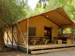 Camping Pas Cher vous présente avec son site Officiel campingpascher.fr, le Camping Vallicella Glamping Resort classé 3 étoiles, situé sur la commune de Scarlino dans le département Grosseto (Toscane) en Italie. Le camping Vallicella Glamping Resort, vous présente un hébergement de type tente en toile et bois de 25 m² pour 2 personnes. Le camping Vallicella Glamping Resort vous propose du mercredi 06 mai au mercredi 13 mai 2026 pour 7 nuits à 378€. Cette location propose 96 dates différentes pour réserver votre séjour. Découvrez également les 17 autres gammes d'hébergements du camping. Les Avis clients pour le Camping Vallicella Glamping Resort sont excellents avec une note moyenne de 10 sur 10. Piscine extérieure, Animation enfants, Animations familiales, Club enfants, Aire de jeux enfants, Terrain de volley-ball, Terrain multisports, Bar, Restaurant, Épicerie,... En savoir plus : cliquez-ICI.