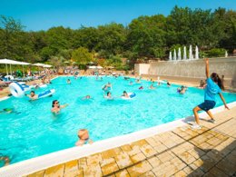 Camping Pas Cher vous présente avec son site Officiel campingpascher.fr, le Camping Vallicella Glamping Resort classé 3 étoiles, situé sur la commune de Scarlino dans le département Grosseto (Toscane) en Italie. Le camping Vallicella Glamping Resort, vous présente un hébergement de type tente de 16 m². Le camping Vallicella Glamping Resort vous propose du mercredi 06 mai au mercredi 13 mai 2026 pour 7 nuits à 273€. Cette location propose 158 dates différentes pour réserver votre séjour. Découvrez également les 17 autres gammes d'hébergements du camping. Les Avis clients pour le Camping Vallicella Glamping Resort sont excellents avec une note moyenne de 10 sur 10. Piscine extérieure, Animation enfants, Animations familiales, Club enfants, Aire de jeux enfants, Terrain de volley-ball, Terrain multisports, Bar, Restaurant, Épicerie,... En savoir plus : cliquez-ICI.