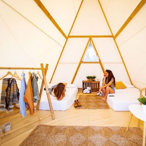 Cliquez pour découvrir toutes les photos de l'HÉBERGEMENT ! tente toile et bois - Kampaoh Tarifa photo 3