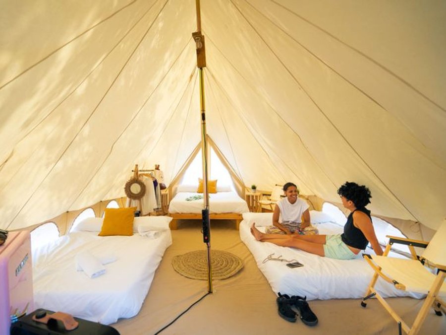 Camping Pas Cher vous présente avec son site Officiel campingpascher.fr, le Établissement Kampaoh Calella, situé sur la commune de Calella dans le département Barcelone (Catalogne) en Espagne. L'établissement Kampaoh Calella vous propose un hébergement de type tente toile et bois. L'établissement vous propose 3 autres types d'hébergements. Découvrez tous nos séjours à petits prix dans la commune et aux alentours de Calella du département : Barcelone (Catalogne).... En savoir plus : cliquez-ICI.
