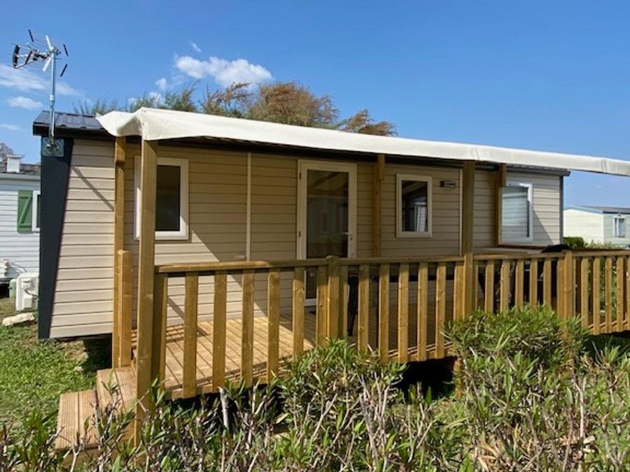 Camping Pas Cher vous présente avec son site Officiel campingpascher.fr, le Camping De L'Arnel classé 2 étoiles, situé sur la commune de Villeneuve Les Maguelonne dans le département Hérault (Languedoc Roussillon) en France. Le camping De L'Arnel, vous présente un hébergement de type mobil-home avec climatisation et télévision. Le camping De L'Arnel vous propose du dimanche 30 août au dimanche 06 septembre 2026 pour 7 nuits à 495€. Cette location propose 21 dates différentes pour réserver votre séjour. Découvrez également les 13 autres gammes d'hébergements du camping. Les Avis clients pour le Camping De L'Arnel sont excellents avec une note moyenne de 9 sur 10. MerÉtang, Bassin enfant, Piscine extérieure, Animations familiales, Cyclisme, Pétanque, Salle de jeux vidéo, Trampoline, Boulangerie, Bureau de tabac, Restaurant, Station-service, Supermarché,... En savoir plus : cliquez-ICI.
