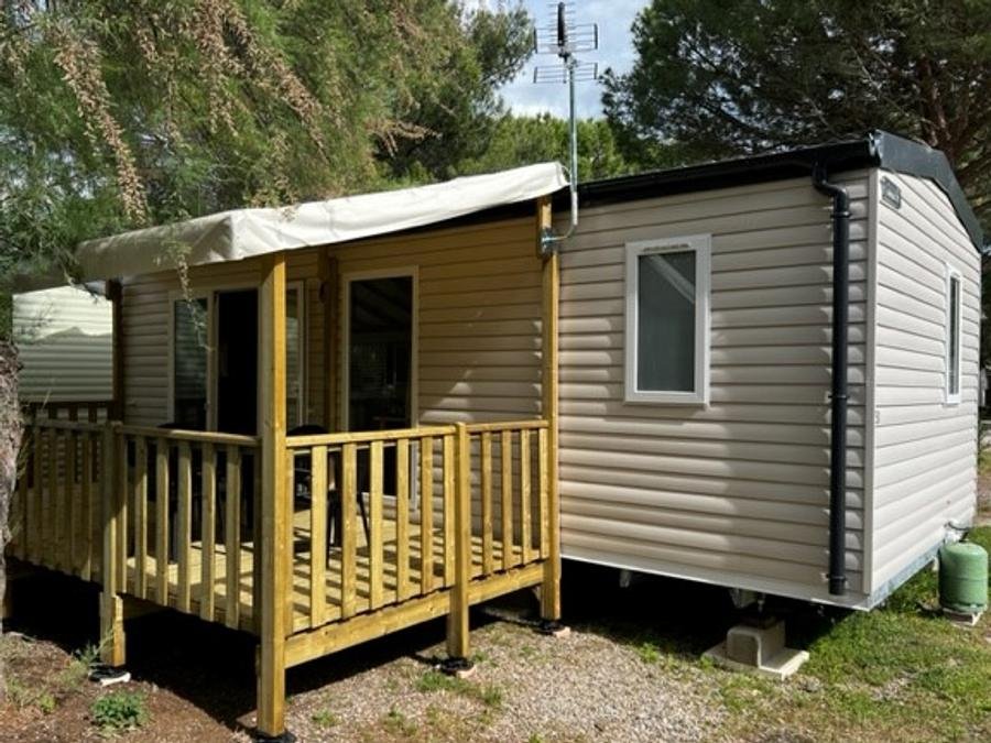 Camping Pas Cher vous présente avec son site Officiel campingpascher.fr, le Camping De L'Arnel classé 2 étoiles, situé sur la commune de Villeneuve Les Maguelonne dans le département Hérault (Languedoc Roussillon) en France. Le camping De L'Arnel, vous présente un hébergement de type mobil-home de 32 m² avec climatisation et télévision. Le camping De L'Arnel vous propose du dimanche 20 septembre au dimanche 27 septembre 2026 pour 7 nuits à 450€. Cette location propose 7 dates différentes pour réserver votre séjour. Découvrez également les 13 autres gammes d'hébergements du camping. Les Avis clients pour le Camping De L'Arnel sont excellents avec une note moyenne de 9 sur 10. MerÉtang, Bassin enfant, Piscine extérieure, Animations familiales, Cyclisme, Pétanque, Salle de jeux vidéo, Trampoline, Boulangerie, Bureau de tabac, Restaurant, Station-service, Supermarché,... En savoir plus : cliquez-ICI.