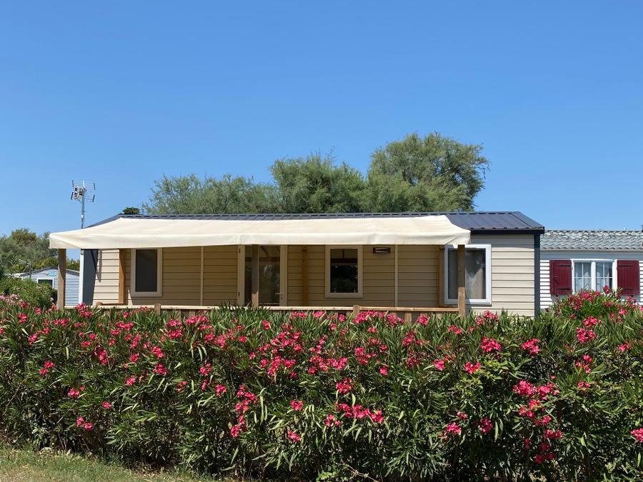 Camping Pas Cher vous présente avec son site Officiel campingpascher.fr, le Camping De L'Arnel classé 2 étoiles, situé sur la commune de Villeneuve Les Maguelonne dans le département Hérault (Languedoc Roussillon) en France. Le camping De L'Arnel, vous présente un hébergement de type mobil-home de 33 m² pour 6 personnes avec climatisation. Le camping De L'Arnel vous propose du sam. 29 août au sam. 05 septembre 2026 pour 7 nuits à 495€. Cette location propose 29 dates différentes pour réserver votre séjour. Découvrez également les 13 autres gammes d'hébergements du camping. Les Avis clients pour le Camping De L'Arnel sont excellents avec une note moyenne de 9 sur 10. MerÉtang, Bassin enfant, Piscine extérieure, Animations familiales, Cyclisme, Pétanque, Salle de jeux vidéo, Trampoline, Boulangerie, Bureau de tabac, Restaurant, Station-service, Supermarché,... En savoir plus : cliquez-ICI.