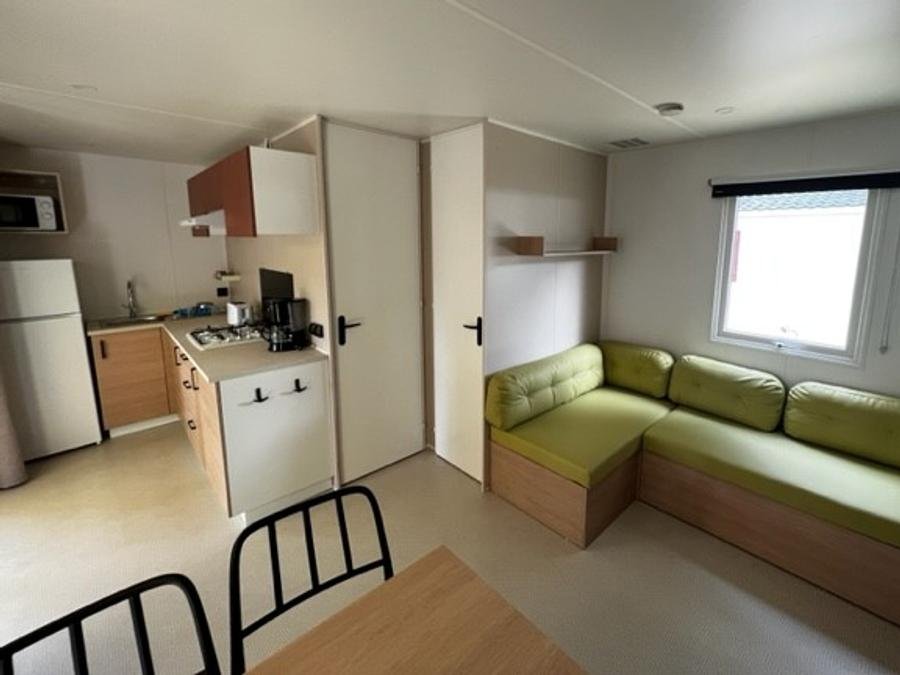 Camping Pas Cher vous présente avec son site Officiel campingpascher.fr, le Camping De L'Arnel classé 2 étoiles, situé sur la commune de Villeneuve Les Maguelonne dans le département Hérault (Languedoc Roussillon) en France. Le camping De L'Arnel, vous présente un hébergement de type mobil-home de 32 m² pour 4 personnes avec climatisation et télévision. Le camping De L'Arnel vous propose du dimanche 30 août au dimanche 06 septembre 2026 pour 7 nuits à 450€. Cette location propose 23 dates différentes pour réserver votre séjour. Découvrez également les 13 autres gammes d'hébergements du camping. Les Avis clients pour le Camping De L'Arnel sont excellents avec une note moyenne de 9 sur 10. MerÉtang, Bassin enfant, Piscine extérieure, Animations familiales, Cyclisme, Pétanque, Salle de jeux vidéo, Trampoline, Boulangerie, Bureau de tabac, Restaurant, Station-service, Supermarché,... En savoir plus : cliquez-ICI.