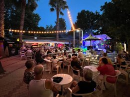 Camping Pas Cher vous présente avec son site Officiel campingpascher.fr, le Camping De L'Arnel classé 2 étoiles, situé sur la commune de Villeneuve Les Maguelonne dans le département Hérault (Languedoc Roussillon) en France. Le camping De L'Arnel, vous présente un hébergement de type mobil-home avec climatisation et télévision. Le camping De L'Arnel vous propose du mercredi 01 avril au mercredi 08 avril 2026 pour 7 nuits à 495€. Cette location propose 114 dates différentes pour réserver votre séjour. Découvrez également les 13 autres gammes d'hébergements du camping. Les Avis clients pour le Camping De L'Arnel sont excellents avec une note moyenne de 9 sur 10. MerÉtang, Bassin enfant, Piscine extérieure, Animations familiales, Cyclisme, Pétanque, Salle de jeux vidéo, Trampoline, Boulangerie, Bureau de tabac, Restaurant, Station-service, Supermarché,... En savoir plus : cliquez-ICI.