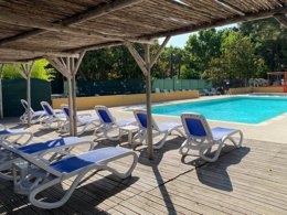 Camping Pas Cher vous présente avec son site Officiel campingpascher.fr, le Camping De L'Arnel classé 2 étoiles, situé sur la commune de Villeneuve Les Maguelonne dans le département Hérault (Languedoc Roussillon) en France. Le camping De L'Arnel, vous présente un hébergement de type mobil-home de 32 m² pour 4 personnes avec climatisation et télévision. Le camping De L'Arnel vous propose du mercredi 01 avril au mercredi 08 avril 2026 pour 7 nuits à 450€. Cette location propose 96 dates différentes pour réserver votre séjour. Découvrez également les 13 autres gammes d'hébergements du camping. Les Avis clients pour le Camping De L'Arnel sont excellents avec une note moyenne de 9 sur 10. MerÉtang, Bassin enfant, Piscine extérieure, Animations familiales, Cyclisme, Pétanque, Salle de jeux vidéo, Trampoline, Boulangerie, Bureau de tabac, Restaurant, Station-service, Supermarché,... En savoir plus : cliquez-ICI.