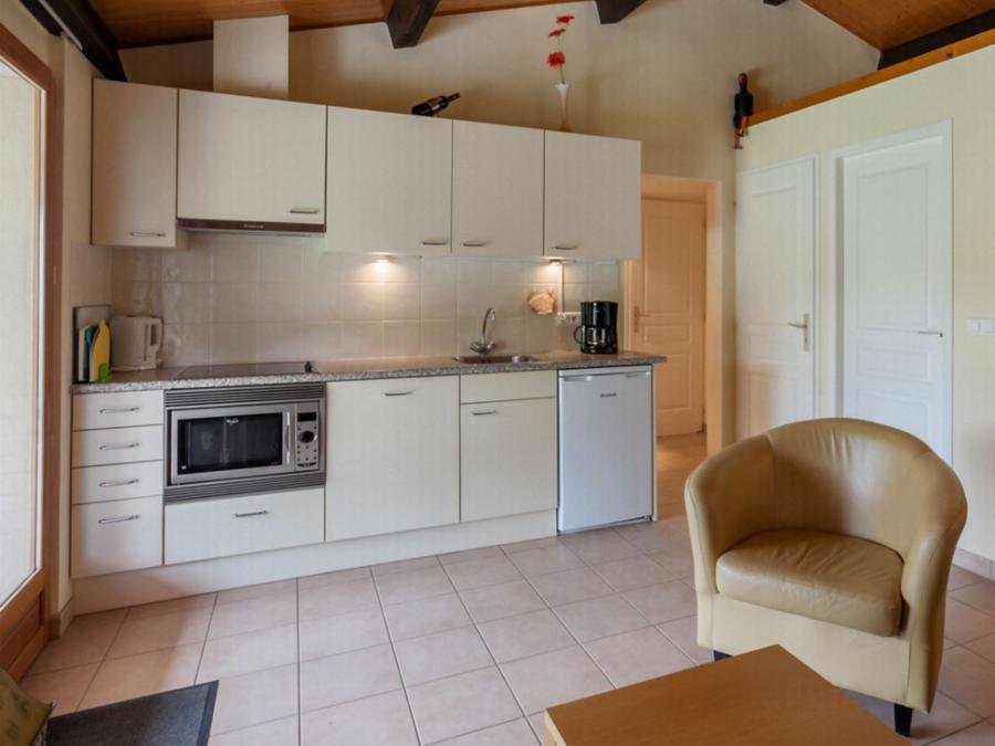 Camping Pas Cher vous présente avec son site Officiel campingpascher.fr, le Camping Village De Montmarsis, situé sur la commune de Gourdon dans le département Lot (Midi Pyrénées) en France. Le camping Village De Montmarsis, vous présente un hébergement de type maison de 41 m² et télévision. Le camping Village De Montmarsis vous propose du jeudi 01 octobre au jeudi 08 octobre 2026 pour 7 nuits à 670€. Cette location propose 151 dates différentes pour réserver votre séjour. Découvrez également les 10 autres gammes d'hébergements du camping. Les Avis clients pour le Camping Village De Montmarsis sont excellents avec une note moyenne de 8 sur 10. Piscine extérieure, Animation enfants, Aire de jeux enfants, Court de tennis, Ping-pong, Pétanque, Salle de jeux vidéo, Terrain de football, Terrain de volley-ball, Trampoline, Dépôt de pain, Plats à emporter, Restaurant, Snack/Bar,... En savoir plus : cliquez-ICI.