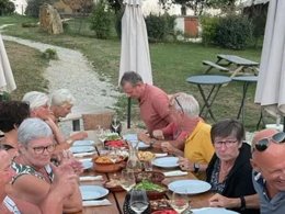 Camping Pas Cher vous présente avec son site Officiel campingpascher.fr, le Camping Village De Montmarsis, situé sur la commune de Gourdon dans le département Lot (Midi Pyrénées) en France. Le camping Village De Montmarsis, vous présente un hébergement de type villa de 60 m² et télévision. Le camping Village De Montmarsis vous propose du dimanche 15 mars au dimanche 22 mars 2026 pour 7 nuits à 740€. Cette location propose 149 dates différentes pour réserver votre séjour. Découvrez également les 6 autres gammes d'hébergements du camping. Les Avis clients pour le Camping Village De Montmarsis sont excellents avec une note moyenne de 8 sur 10. Piscine extérieure, Animation enfants, Aire de jeux enfants, Court de tennis, Ping-pong, Pétanque, Salle de jeux vidéo, Terrain de football, Terrain de volley-ball, Trampoline, Dépôt de pain, Plats à emporter, Restaurant, Snack/Bar,... En savoir plus : cliquez-ICI.